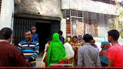 নিহত পরীক্ষার্থীদের বাড়িতে নেমে এসেছে শোকের ছায়া