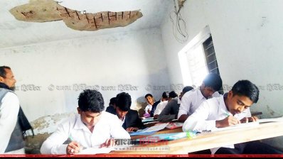 জরাজীর্ণ এই ভবনেই চলছে এসএসসি পরীক্ষা