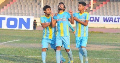 পেনাল্টি থেকে গোল করে স্বস্তি প্রকাশ পেলো রনির (মাঝে) অভিব্যক্তিতে। ছবি-বাফুফে