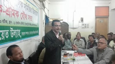 বক্তব্য রাখছেন ঢাকা সড়ক পরিবহন মালিক সমিতির সাধারণ সম্পাদক খন্দকার এনায়েত উল্লাহ (ছবি: শাহেদ শফিক)