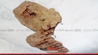 ভবনের ছাদের চিত্র। যেকোনও সময় তা ভেঙে পড়তে পারে বলে আশঙ্কা রয়েছে