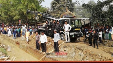 শাহজালালে দেয়াল ধসের ঘটনায় উদ্ধার কাজ চলছে