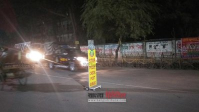 অস্থায়ী আদালত সংলগ্ন পুলিশের চেকপোস্ট (ছবি: রাফসান জানি)