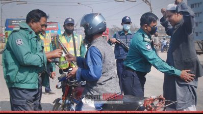 রাজধানীতে পুলিশের তল্লাশি