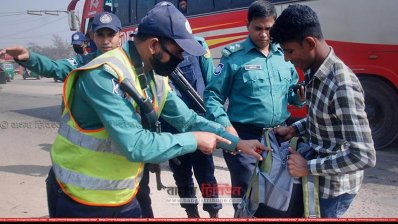 রাজধানীতে পুলিশের তল্লাশি