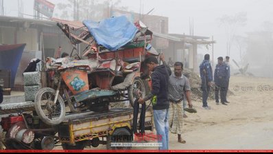 দুর্ঘটনায় আক্রান্ত অটোবাইক