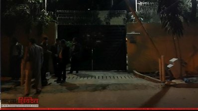 খালেদা জিয়ার বাসার সামনে রাত সোয়া ৯টার দিকের দৃশ্য