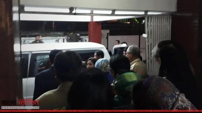 খালেদা জিয়াকে বিদায় জানাচ্ছেন দলের শীর্ষ নেতারা