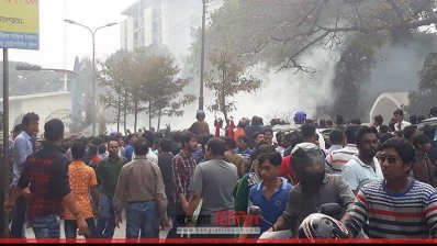 আদালতে যাওয়ার পথে বিএনপি কর্মী ও পুলিশের সংঘর্ষ, টিয়ারশেল