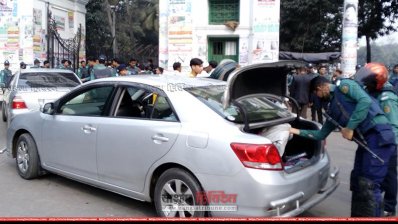 পুলিশের তল্লাশি চলছে
