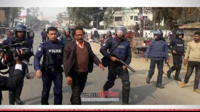 বিএনপির মিছিল থেকে আটক করা হচ্ছে এক নেতাকে  