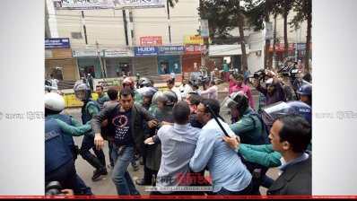 চট্টগ্রামে বিএনপি কার্যালয়ের সামনে সংঘর্ষ
