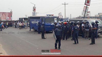 নারায়ণগঞ্জে আ.লীগের দুই গ্রুপের সংঘর্ষের পর পুলিশের অবস্থান