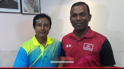 গুরু মারুফের (ডানে) সঙ্গে শিষ্য মিন্টু