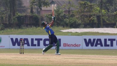 বিকেএসপিতে ব্যাটসম্যান মাশরাফির ঝড়
