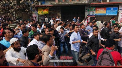 পুলিশের বাধায় বিএনপির প্রতিবাদ মিছিল পণ্ড