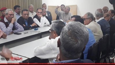 সিনিয়র নেতাদের সঙ্গে ফখরুলের রুদ্ধদ্বার বৈঠক