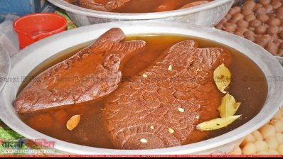 মাছ আকৃতির মিষ্টি (ছবি- প্রতিনিধি)