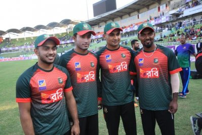 বাঁ থেকে জাকির হাসান, আফিফ হোসেন, আরিফুল হক ও নাজমুল হোসেন অপু। ছবি-বিসিবি