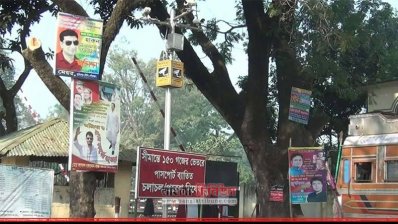 হিলি সীমান্তে সিসি ক্যামেরা ও সার্চ লাইট স্থাপন করছে বিজিবি