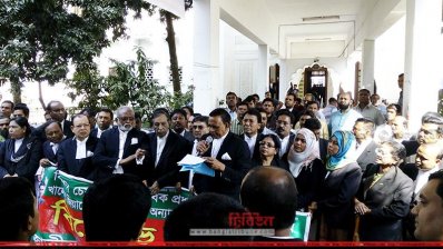 বিক্ষোভ ও প্রতিবাদ সভায় বক্তব্য রাখছেন মাহবুব উদ্দীন খোকন