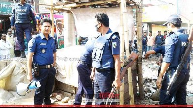 পুলিশের উচ্ছেদ অভিযান 