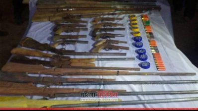 লামায় অভিযান চালিয়ে উদ্ধার করা অস্ত্র