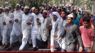 গ্রামবাসীর বিক্ষোভ