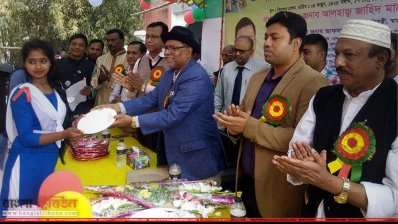 পুরস্কার বিতরণকালে স্বাস্থ্য প্রতিমন্ত্রী জাহিদ মালেক