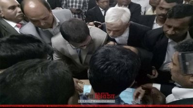 রায়ের কপি হাতে খালেদা জিয়ার আইনজীবীরা