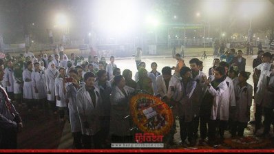 কেন্দ্রীয় শহীদ মিনারে ঢাকার একটি নার্সিং কলেজের শিক্ষার্থীরা