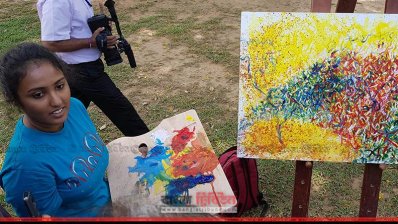 ছবি আঁকায় অংশ নেন শিক্ষার্থীরাও