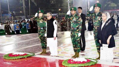শহীদ মিনারে রাষ্ট্রপতি ও প্রধানমন্ত্রীর শ্রদ্ধা (ছবি- ফোকাস বাংলা)