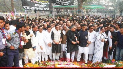 শহীদ মিনারে শ্রদ্ধা জানাচ্ছেন আওয়ামী লীগের সাধারণ সম্পাদক ওবায়দুল কাদেরসহ নেতারা