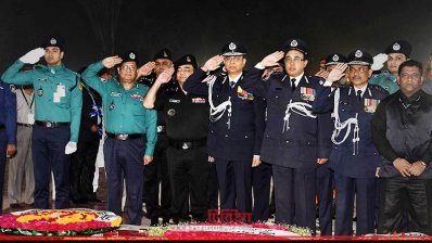 পুলিশ-র&zwnj;্যাবসহ আইনশৃঙ্খলা বাহিনীর শ্রদ্ধা