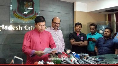 সংবাদ সম্মেলনে প্রধান নির্বাচক মিনহাজুল আবেদীন নান্নু