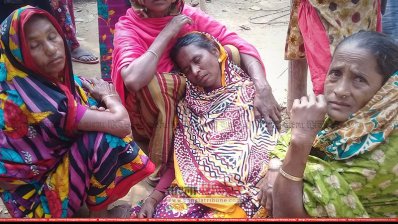 নিহত মাদ্রাসাছাত্রের স্বজদের আহাজারী