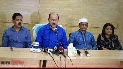 সংবাদ সম্মেলন করছেন মেয়র আহসান হাবিব কামাল