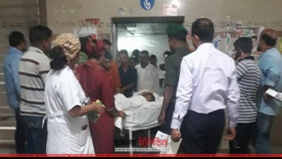 জোড়া শিশুকে অপারেশনের জন্য নেওয়ার সময় 