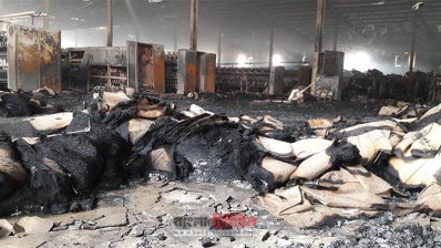 পুড়ে যাওয়া কারখানা