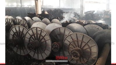 পুড়ে যাওয়া কারখানা