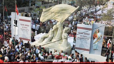 মুন্সীগঞ্জে &lsquo;পতাকা একাত্তর&rsquo; ভাস্কর্যের উদ্বোধন