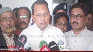 কথা বলছেন তথ্যমন্ত্রী ইনু