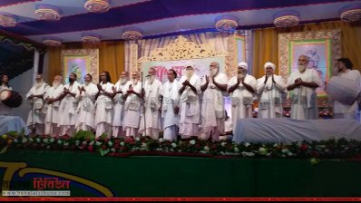 লালন গীতি পরিবেশন করেন বাউলরা
