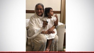 ছবি ফেসবুকে পোস্ট করেন সাকিবের স্ত্রী।