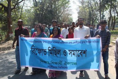 অধ্যাপক জাফর ইকবালের ওপর হামলায় জাবিতে বিক্ষোভ