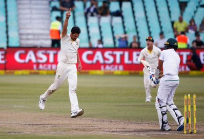 শেষ বিকেলে স্টার্কের আঘাত