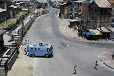 দাঙ্গা দমন করতে কারফিউ জারি করে সরকার