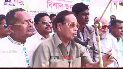 জনসভায় বক্তব্য রাখছেন এরশাদ