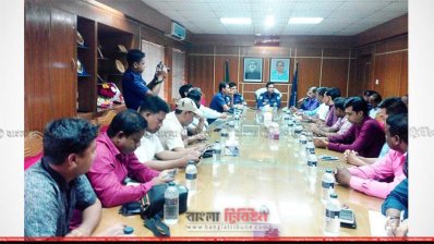 সাংবাদিকদের সঙ্গে মত বিনিময়কালে বান্দরবান পুলিশ সুপার